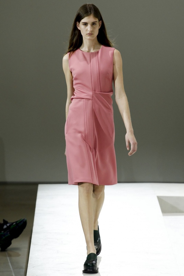 Jil Sander: هدوء الألوان وبساطة الأسلوب