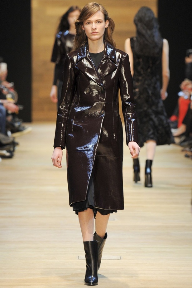 Guy Laroche قصات عسكرية بأسلوب أنثوي