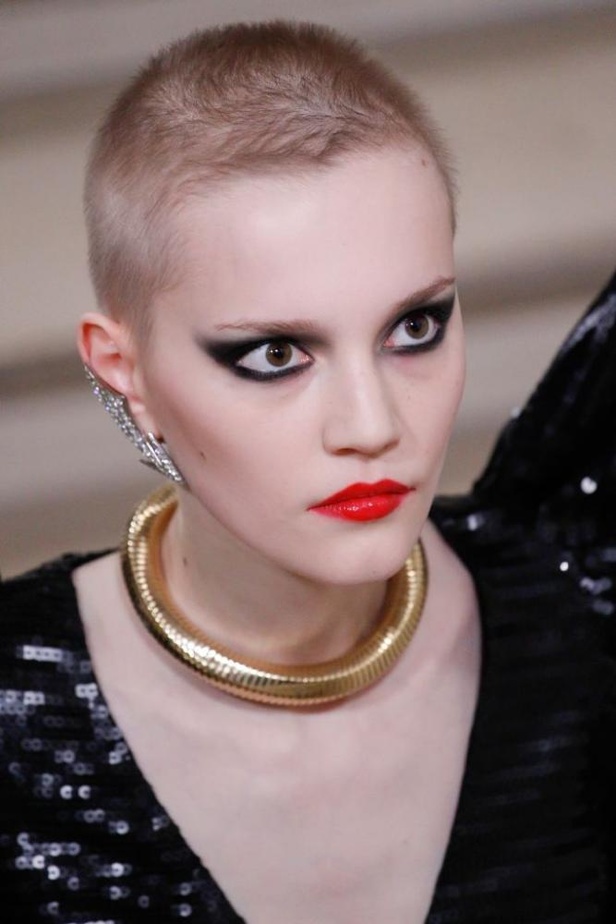 عرض سان لوران لخريف وشتاء 2016-2017