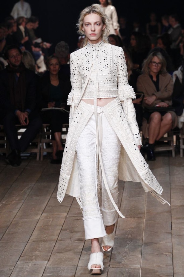 مجموعة Alexander McQueen لربيع و صيف 2016