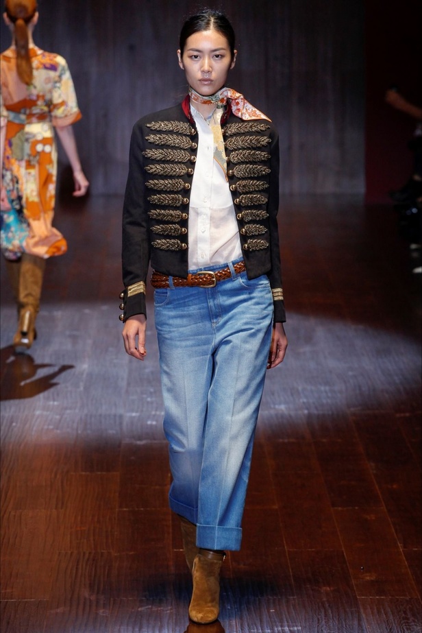 Gucci تمرد السبعينيات بألوان نارية!