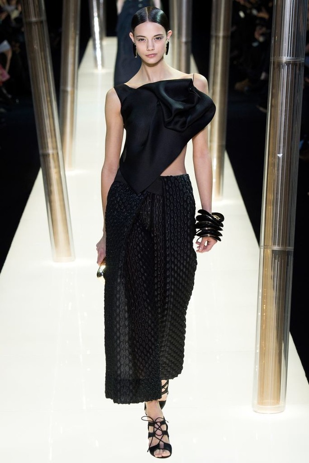 Armani Prive يُدخلنا حدائق البامبو في مجموعته الجديدة 