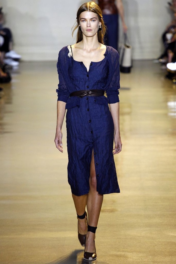 تصاميم رائعة جمعت التراث والإحترافية في عرض Altuzarra