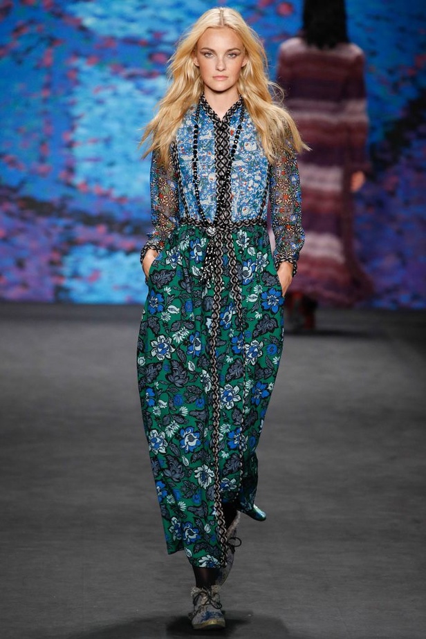 Anna Sui تعيد إبتكار الفولكلور على طريقتها