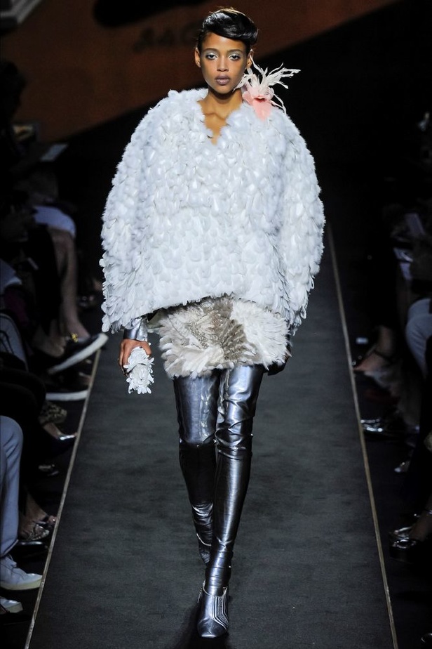 الفرو الراقي على طريقة دار Fendi