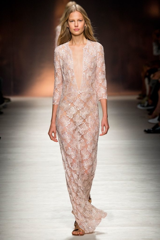 رومنسية Blumarine تنعكس بشفافية على المجموعة الجديدة