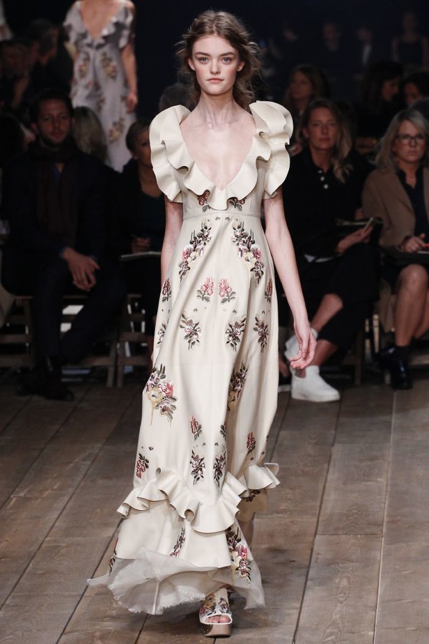 مجموعة Alexander McQueen لربيع و صيف 2016