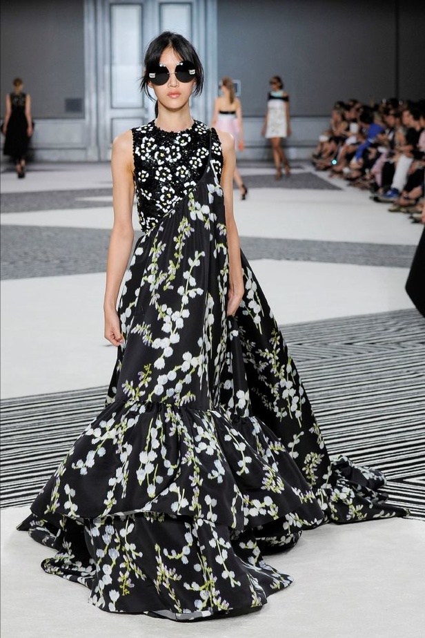 Giambattista Valli حلم صيفي لموسم خريفي بارد