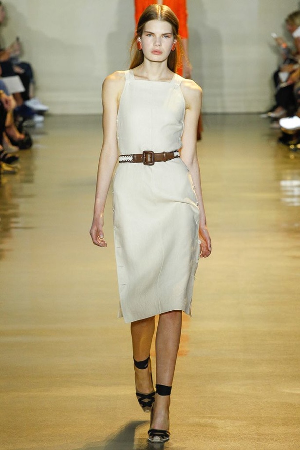 تصاميم رائعة جمعت التراث والإحترافية في عرض Altuzarra