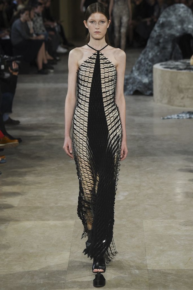 مجموعة Iris Van Herpen لربيع و صيف 2016