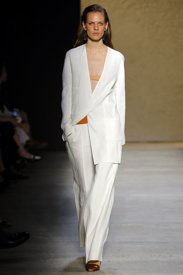 عصرية وحداثة وكمال في عرض Narciso Rodriguez 