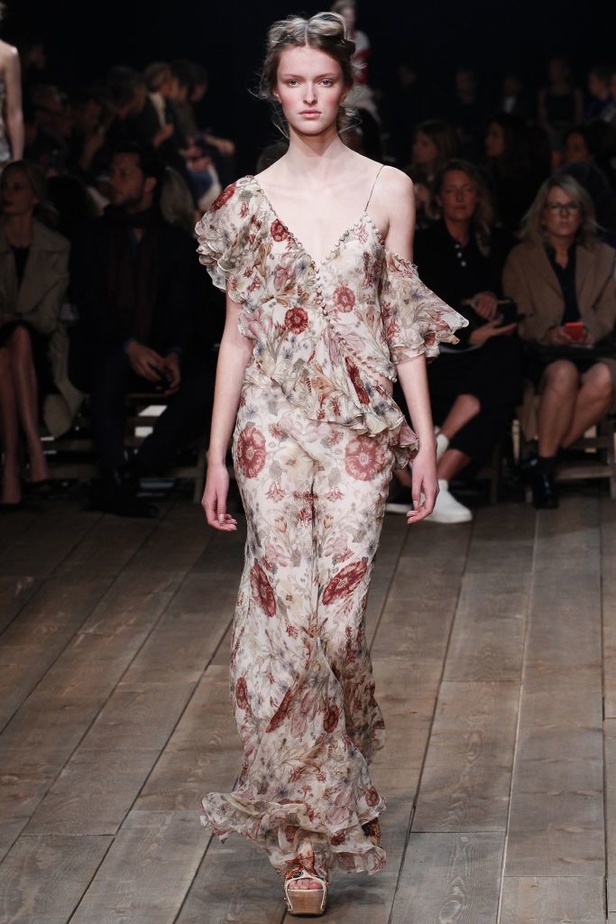 مجموعة Alexander McQueen لربيع و صيف 2016