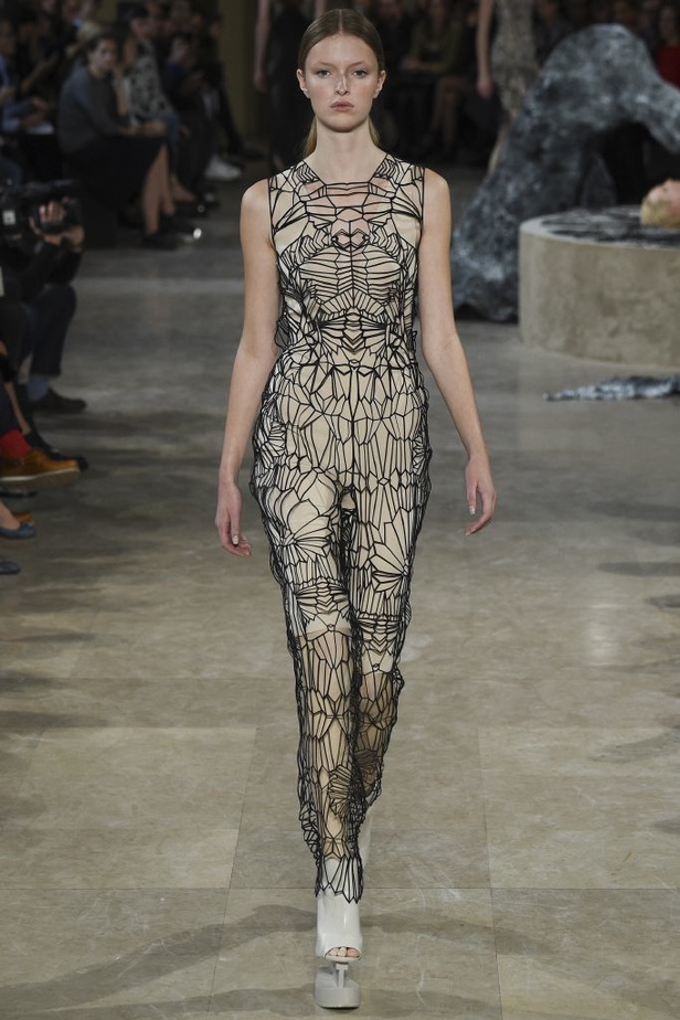 مجموعة Iris Van Herpen لربيع و صيف 2016