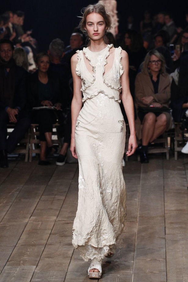 مجموعة Alexander McQueen لربيع و صيف 2016