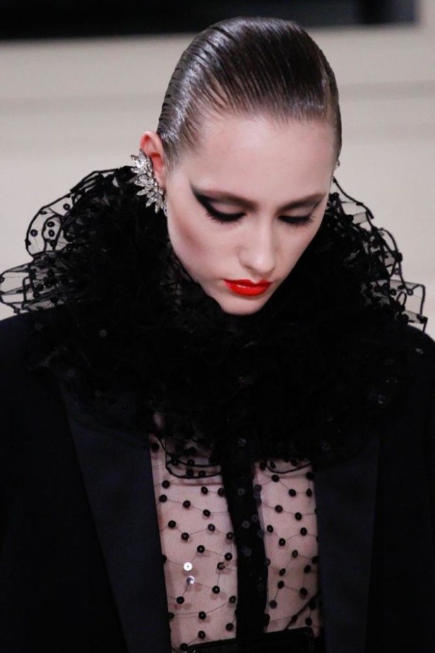 عرض سان لوران لخريف وشتاء 2016-2017