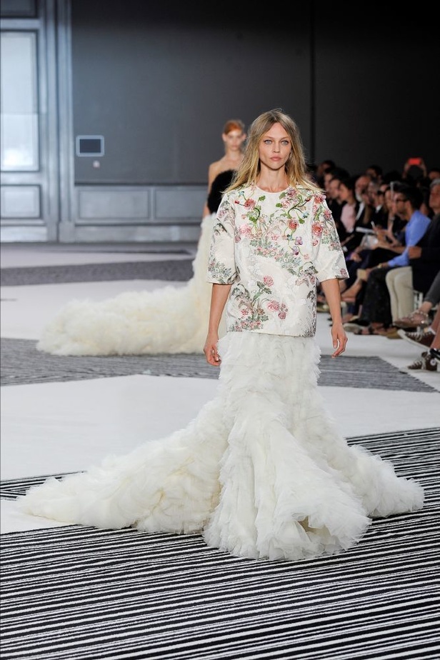 Giambattista Valli حلم صيفي لموسم خريفي بارد
