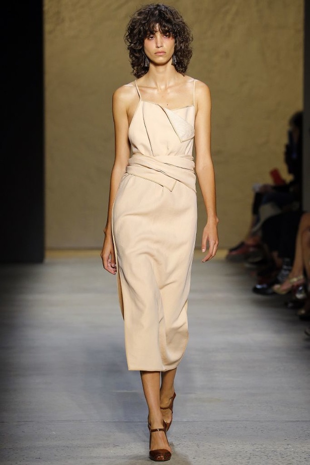 عصرية وحداثة وكمال في عرض Narciso Rodriguez 