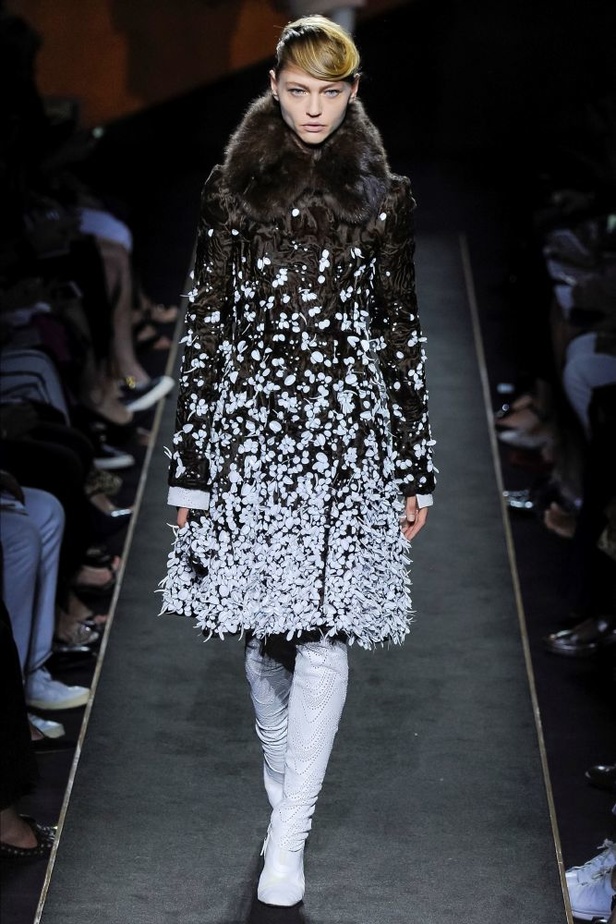 الفرو الراقي على طريقة دار Fendi