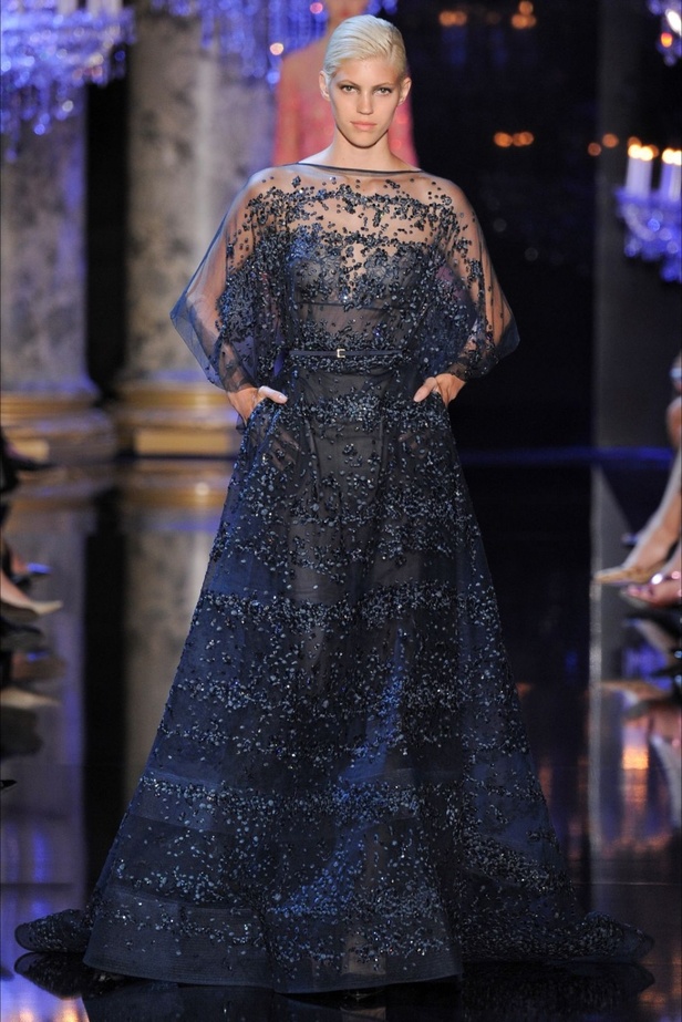 Elie Saab  يُدخلنا قصر الأنوار!