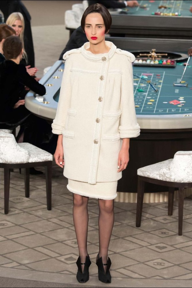 شانيل تقتحم الموضة الراقية للأسود والأبيض