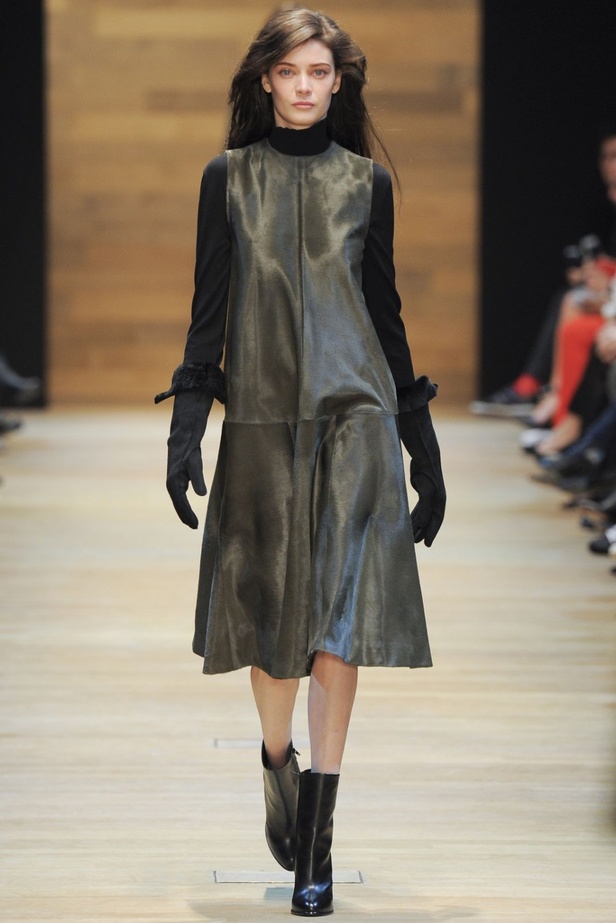 Guy Laroche قصات عسكرية بأسلوب أنثوي