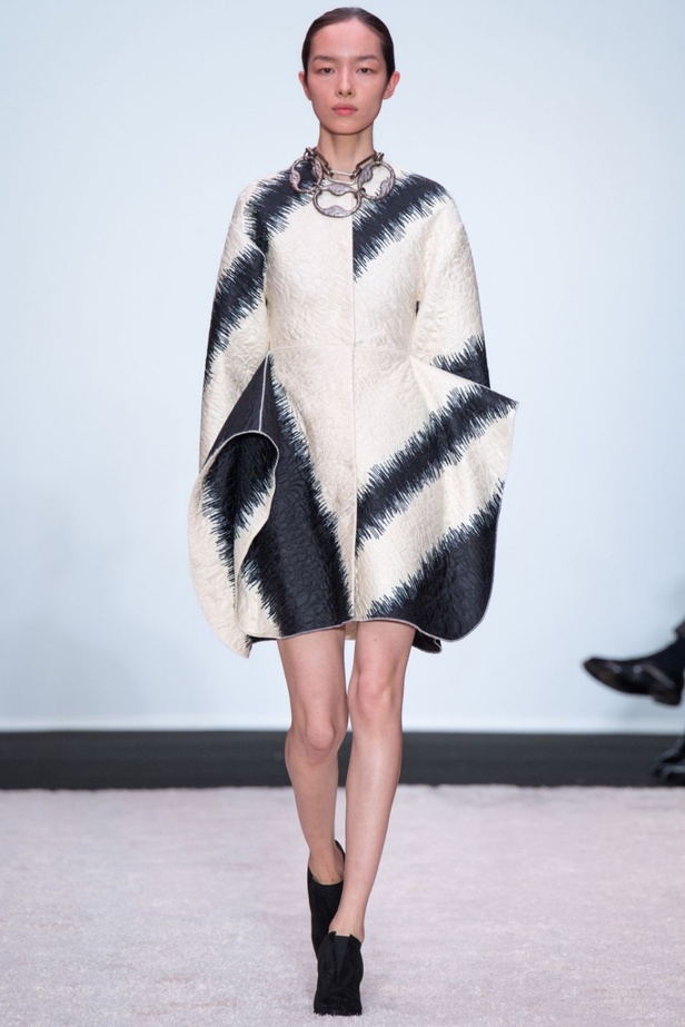 الشتاء يتحول الى ربيع في مجموعة Giambattista Valli