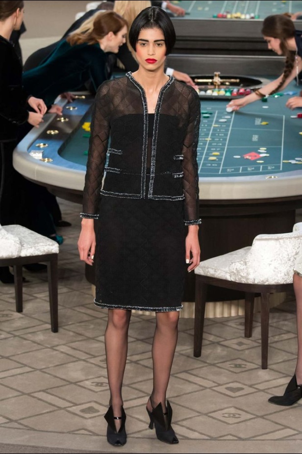 شانيل تقتحم الموضة الراقية للأسود والأبيض