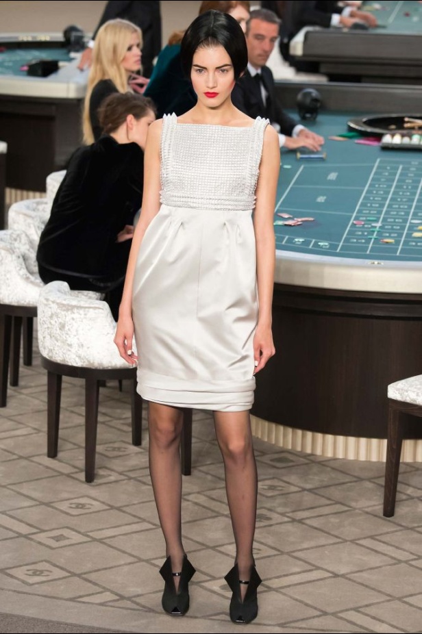 شانيل تقتحم الموضة الراقية للأسود والأبيض