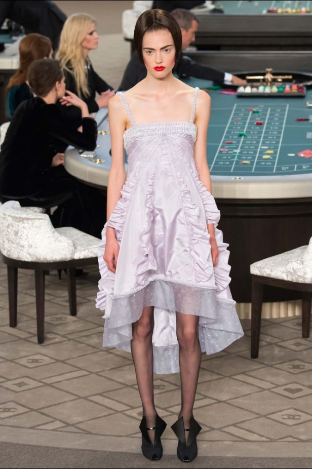 شانيل تقتحم الموضة الراقية للأسود والأبيض