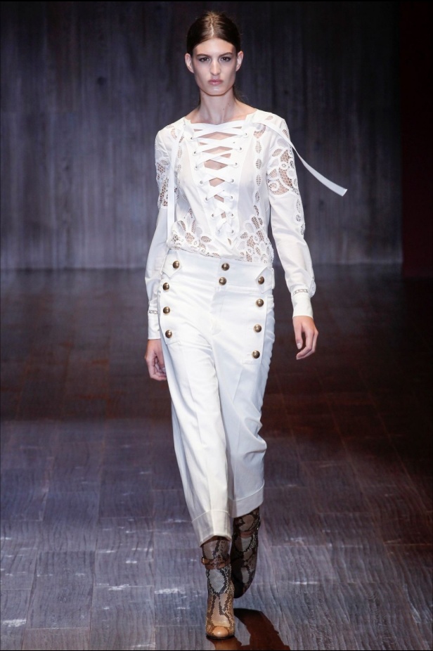 Gucci تمرد السبعينيات بألوان نارية!