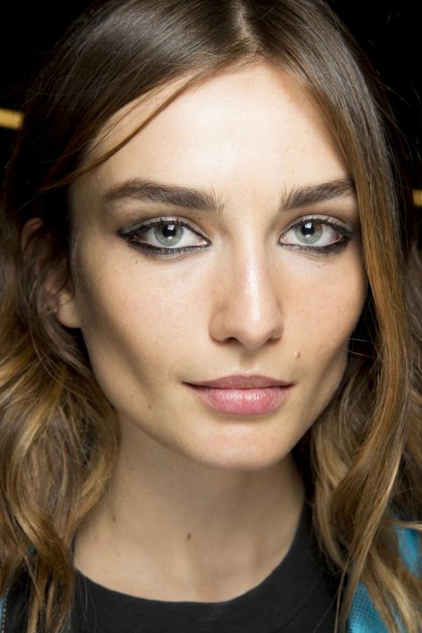 عرض دار ازياء فيرساتشي لخريف وشتاء 2016-2017