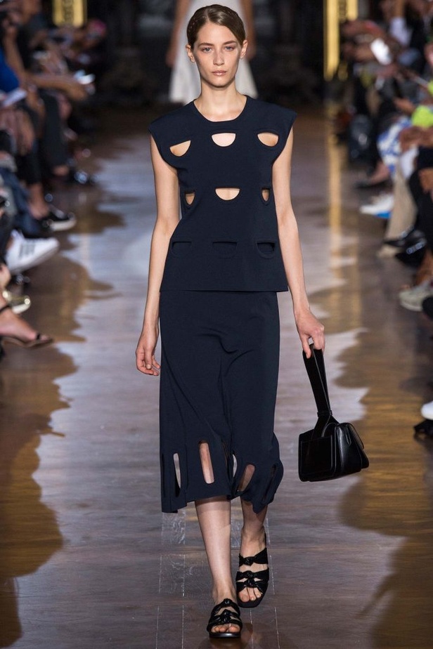 Stella McCartney تنقلنا إلى عالم الأحلام