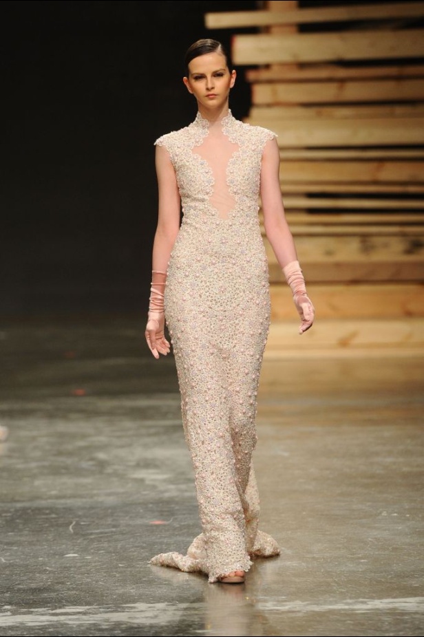 Ezra يتوّج امرأته ملكة على عرش الأناقة