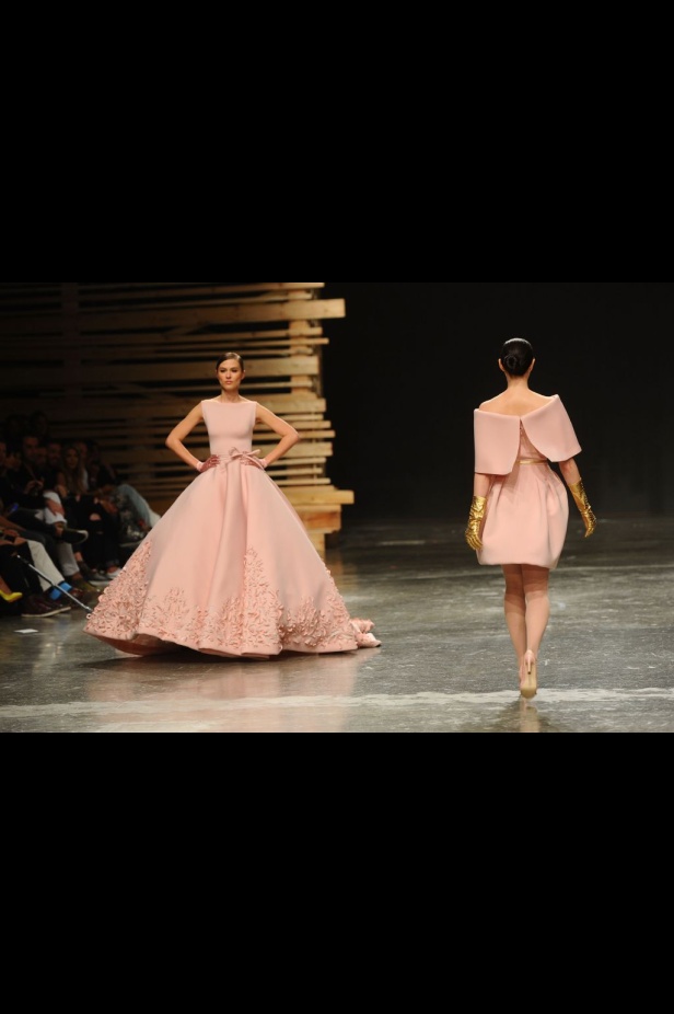 Ezra يتوّج امرأته ملكة على عرش الأناقة