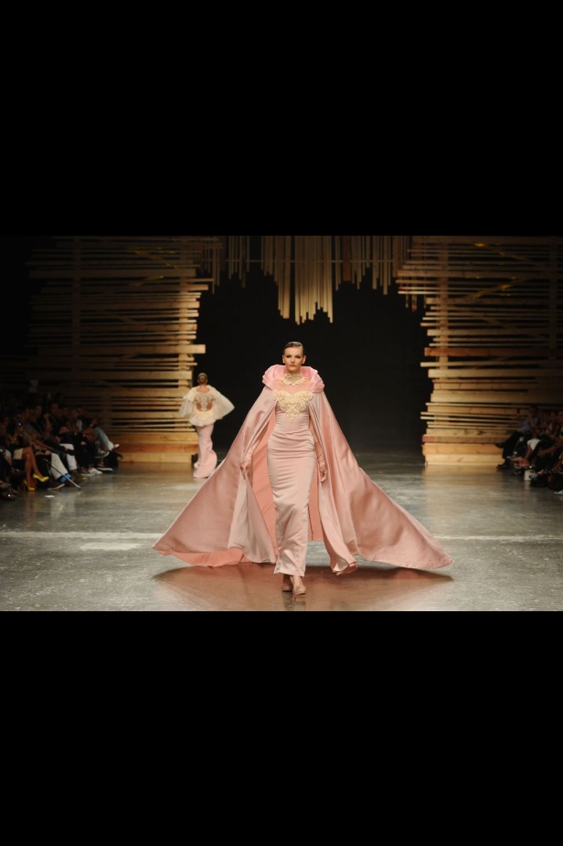 Ezra يتوّج امرأته ملكة على عرش الأناقة