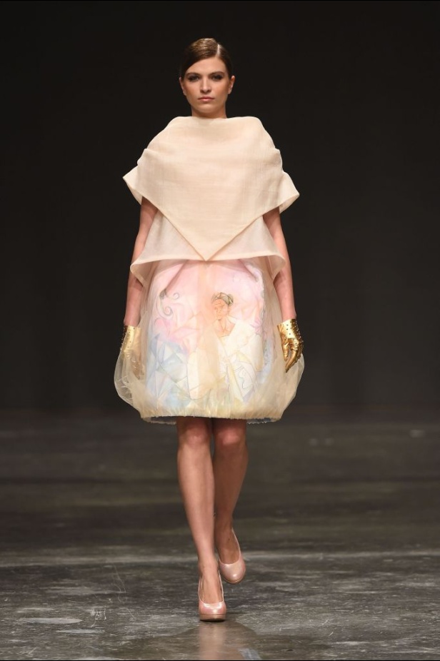 Ezra يتوّج امرأته ملكة على عرش الأناقة