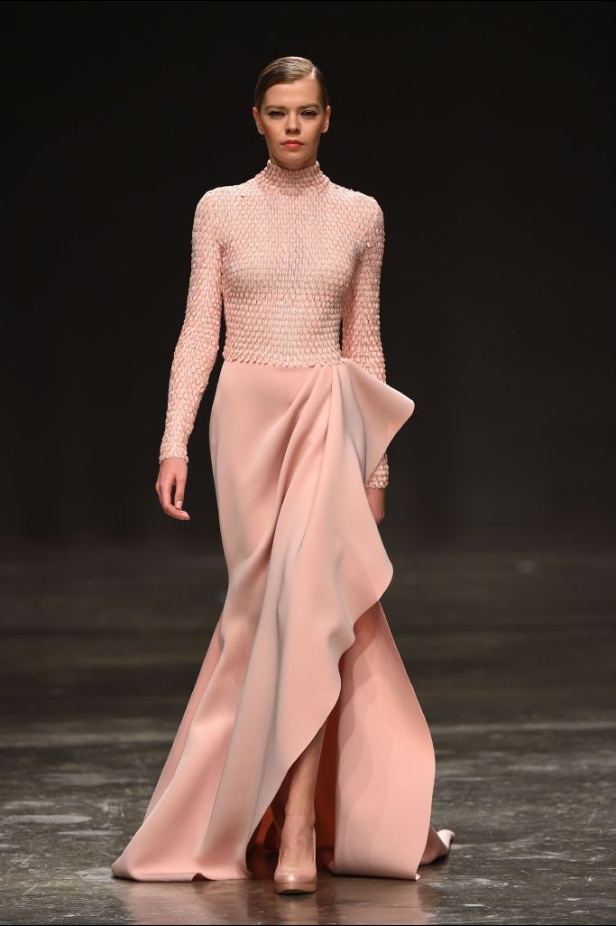 Ezra يتوّج امرأته ملكة على عرش الأناقة