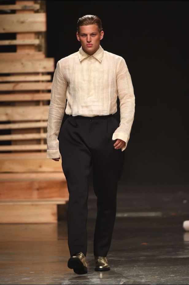 Ezra يتوّج امرأته ملكة على عرش الأناقة