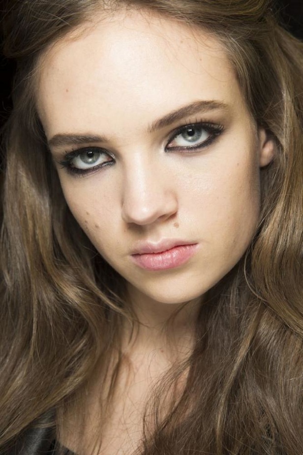 عرض دار ازياء فيرساتشي لخريف وشتاء 2016-2017