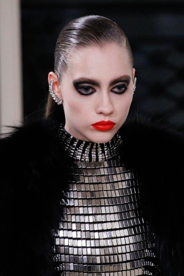 عرض سان لوران لخريف وشتاء 2016-2017