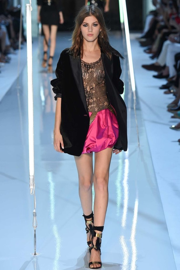 أناقة الشراريب والفرو مع Alexander Vauthier