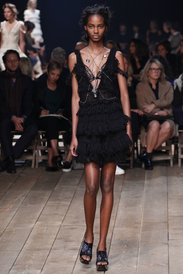 مجموعة Alexander McQueen لربيع و صيف 2016