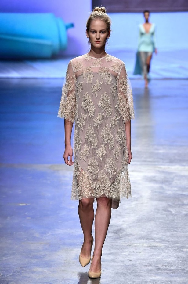 عرض ازياء MADIYAH AL SHARQI لربيع و صيف 2016