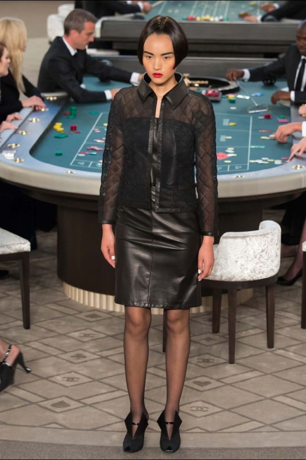 شانيل تقتحم الموضة الراقية للأسود والأبيض