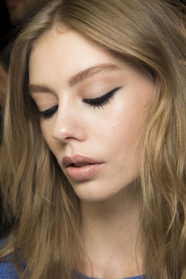 عرض دار ازياء فيرساتشي لخريف وشتاء 2016-2017