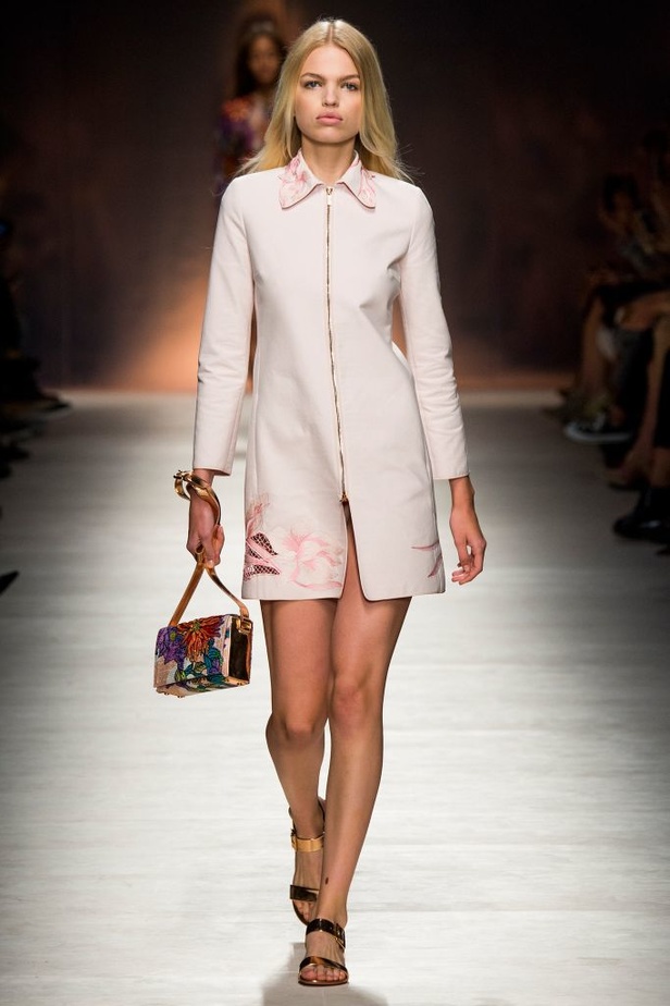 رومنسية Blumarine تنعكس بشفافية على المجموعة الجديدة