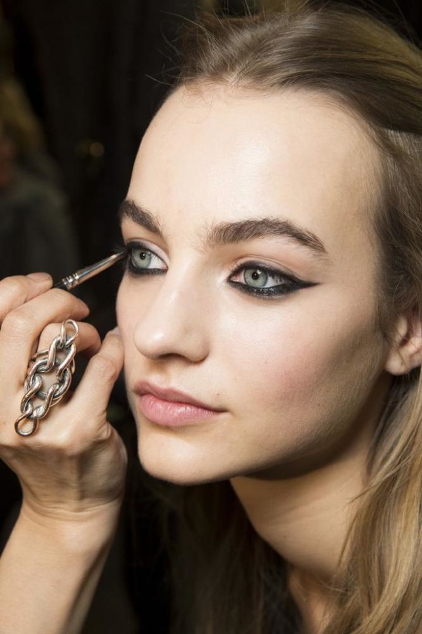 عرض دار ازياء فيرساتشي لخريف وشتاء 2016-2017