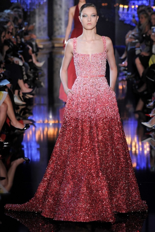 Elie Saab  يُدخلنا قصر الأنوار!