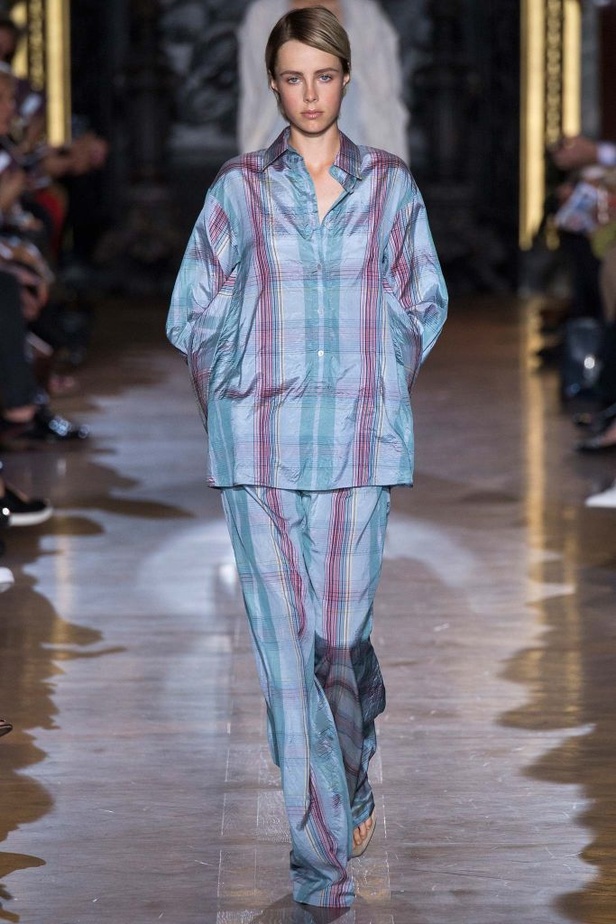 Stella McCartney تنقلنا إلى عالم الأحلام