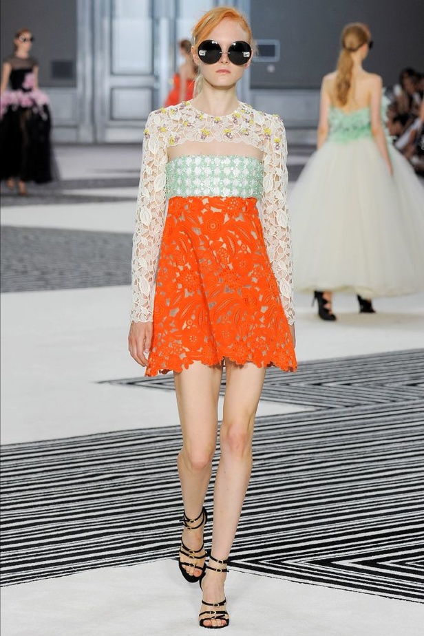Giambattista Valli حلم صيفي لموسم خريفي بارد